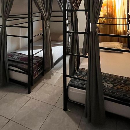 Oke Baik Hostel Yogyakarta Extérieur photo