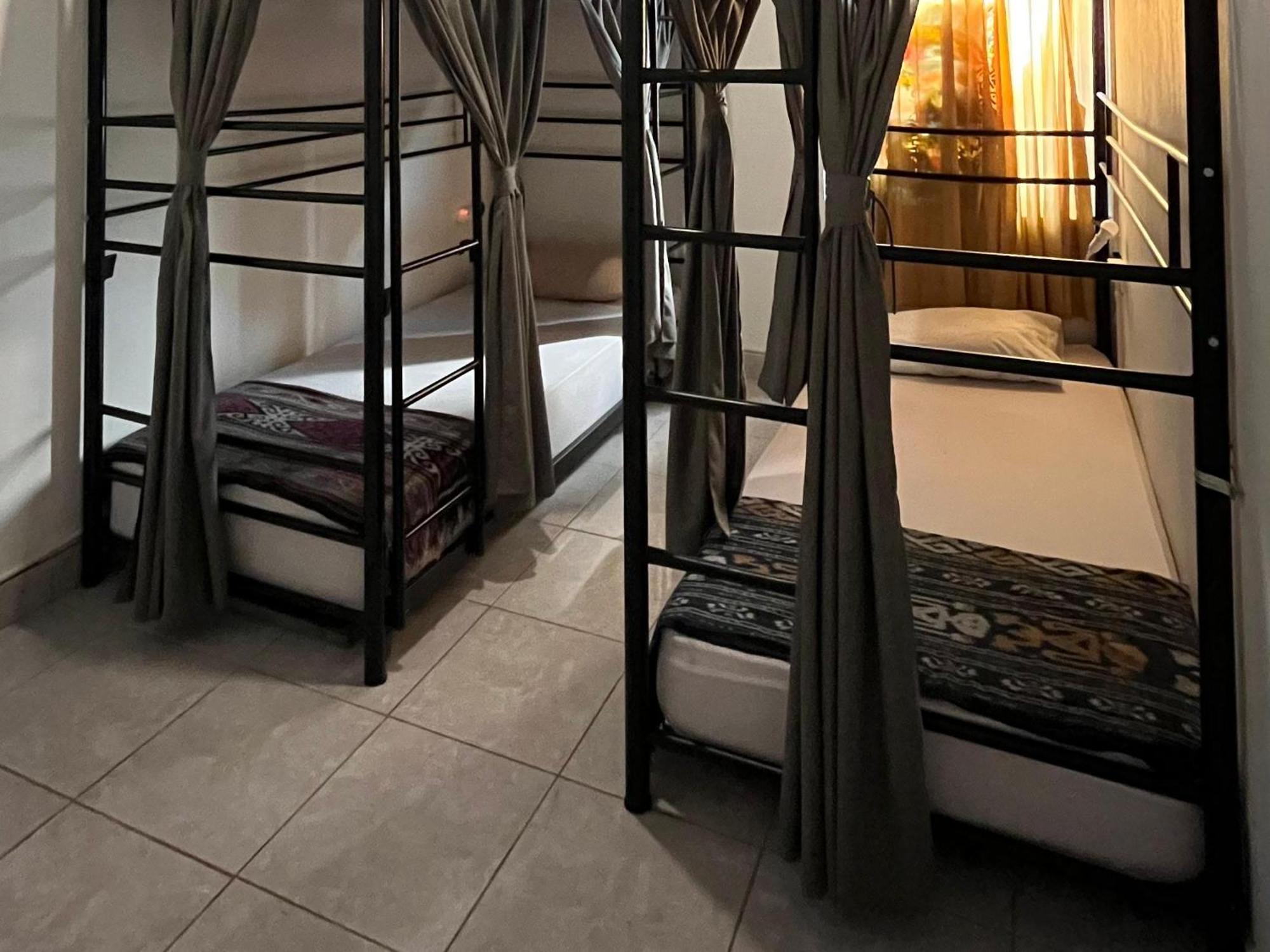 Oke Baik Hostel Yogyakarta Extérieur photo